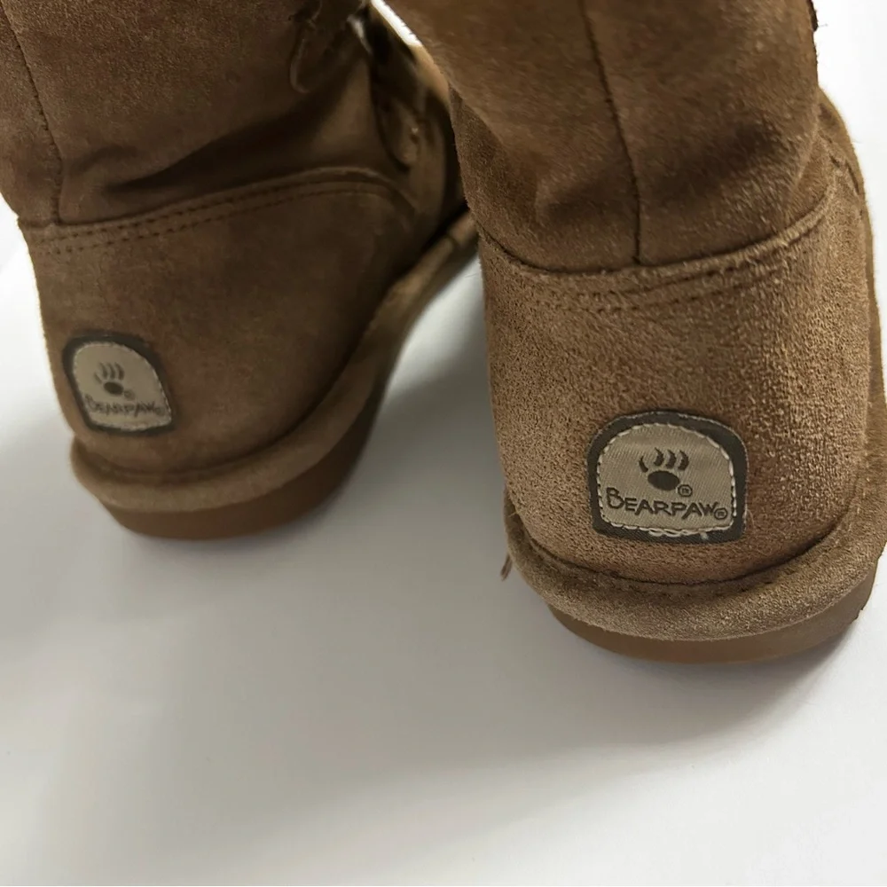 BearPaw Tan Suede comfy warm Boots for girls - size 2 youth.